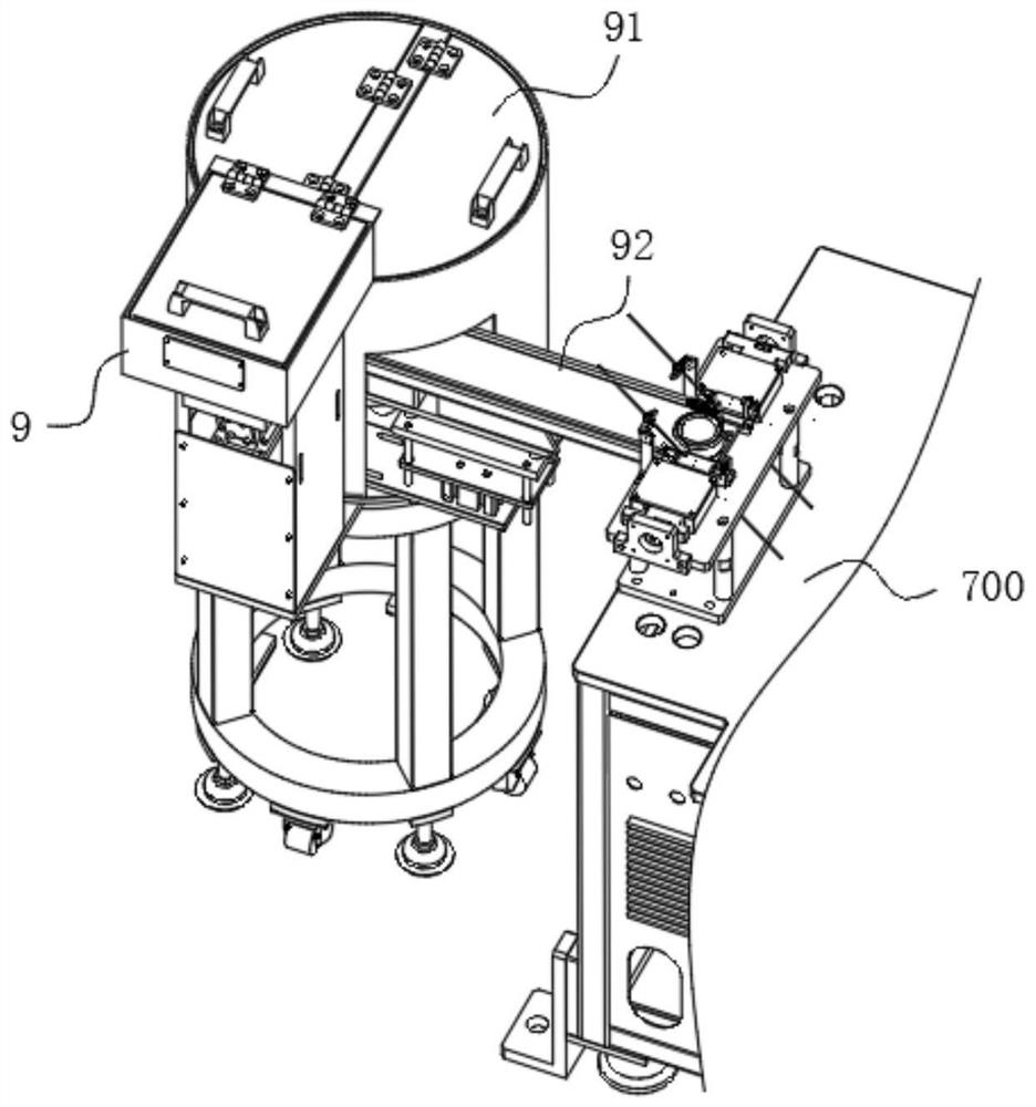 Automatic conveying and mounting device for cup cover connecting pieces