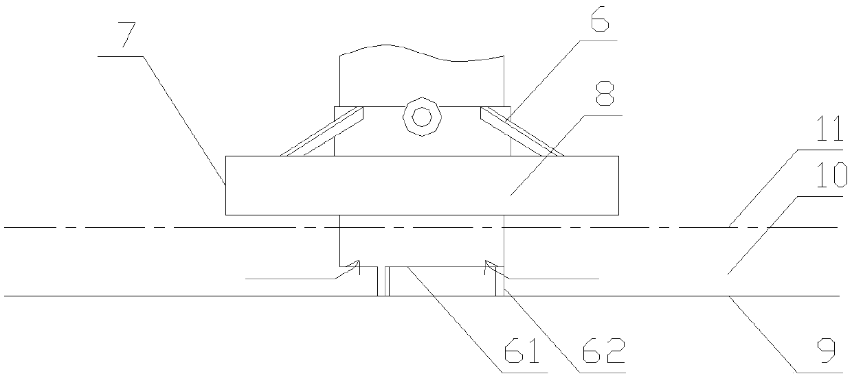 High-efficiency oil slick suction device for oil storage tank jet cleaning