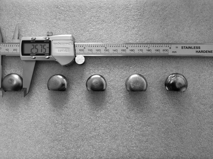 (Ti, Zr)-Nb-O alloy with superconducting performance and preparation method thereof