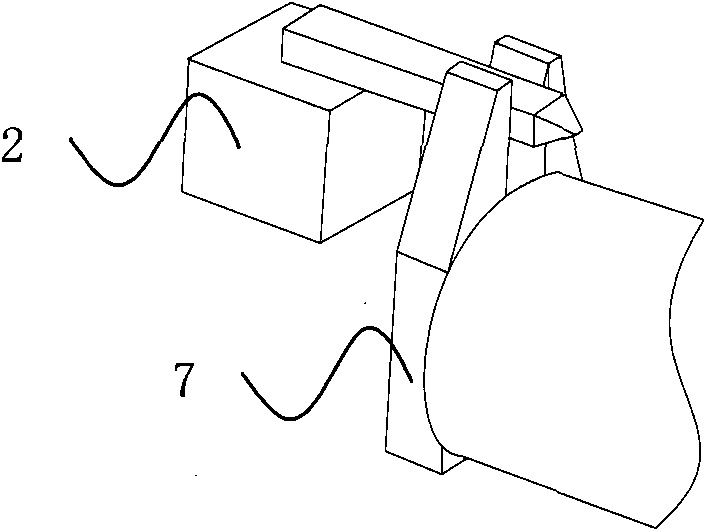 Automatic armor steel positioning device for heating furnace