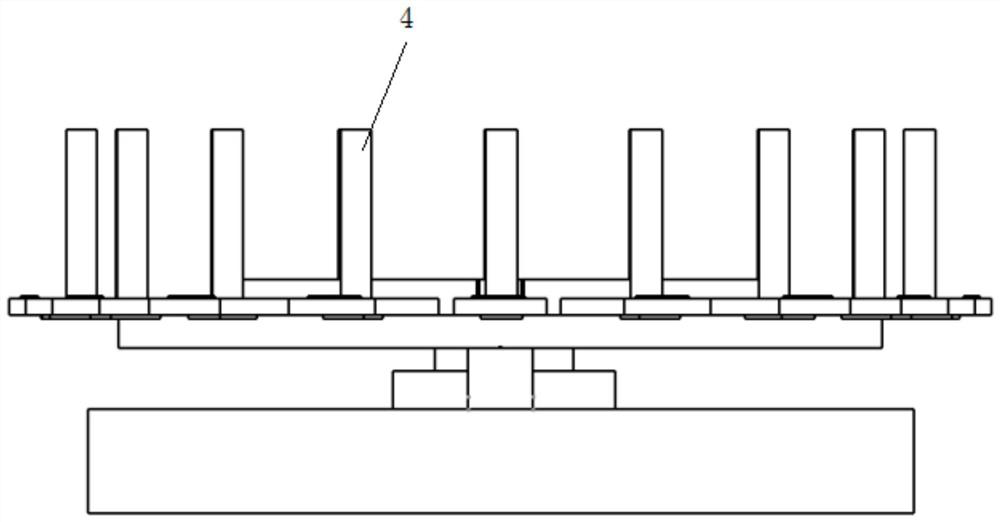 Rich mineral paper roller carrying device and carrying method