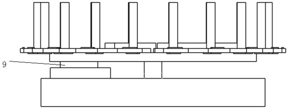 Rich mineral paper roller carrying device and carrying method