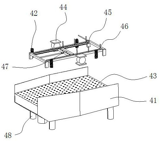 A mobile forage integrated processing device and processing method thereof