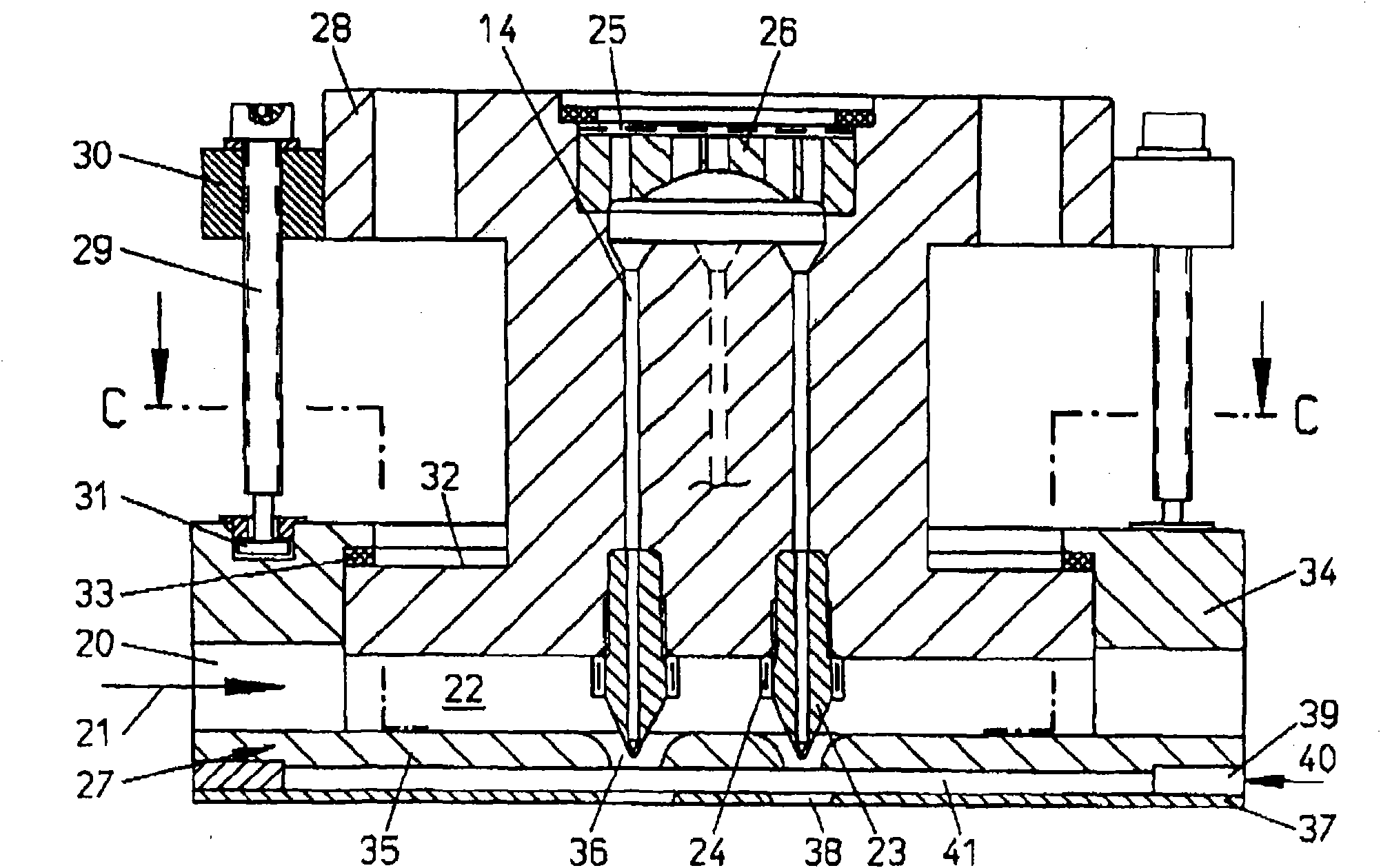 Spinning apparatus for producing fine threads by splicing