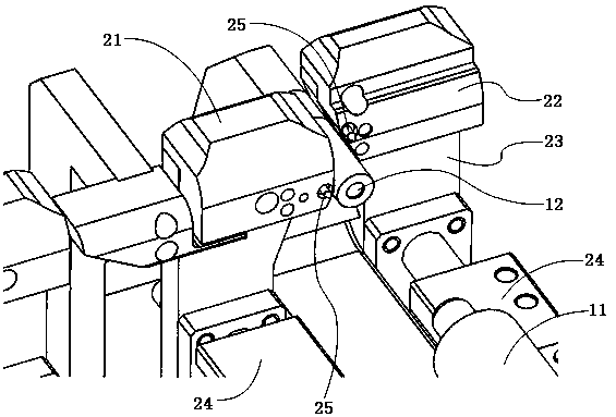 A riveting mechanism with switching between two types of riveting blanks