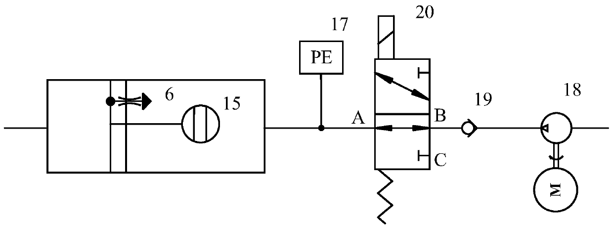 Closed pressure regulating oil tank capable of realizing high-precision detection of oil quantity