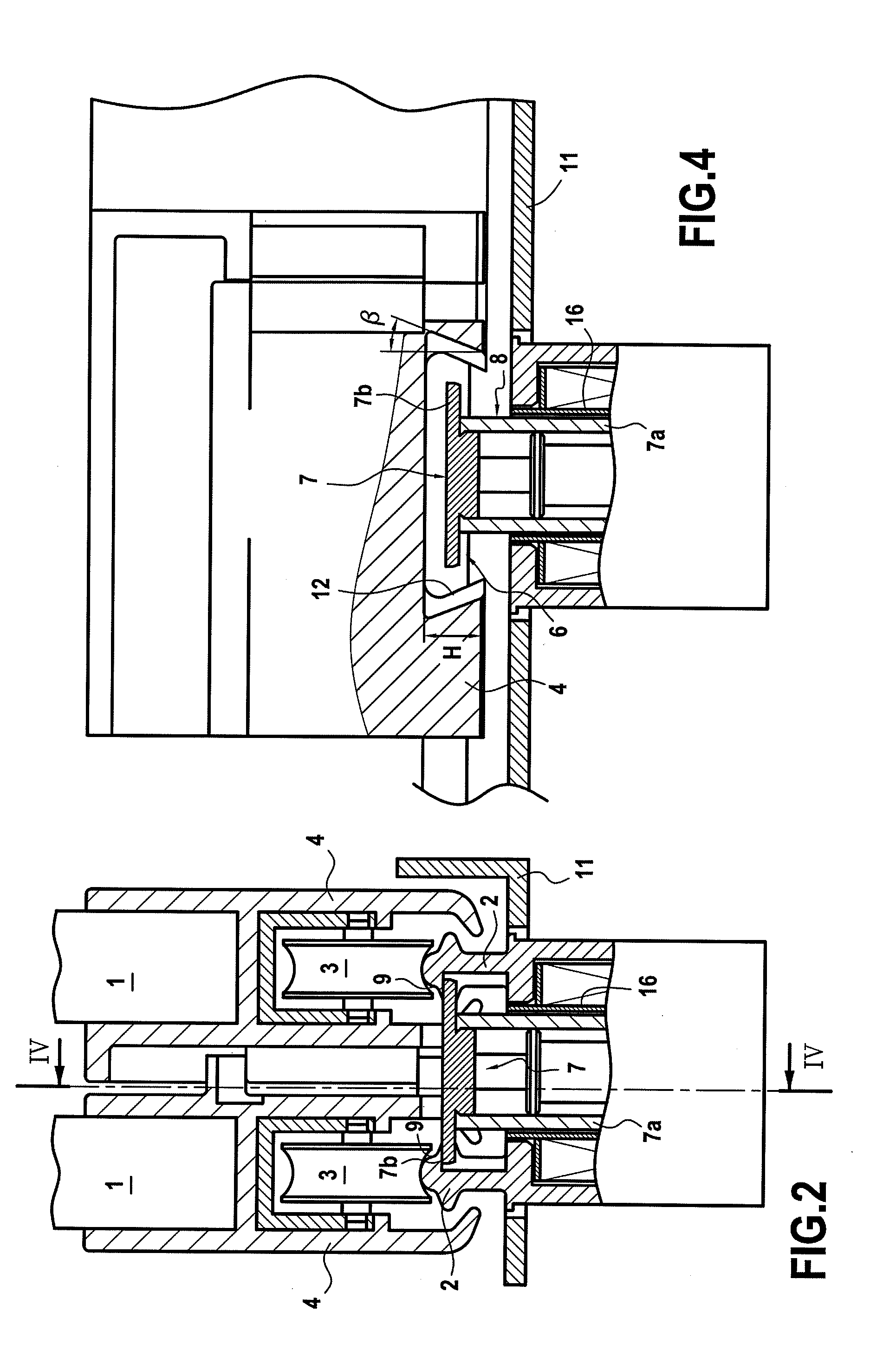 Showcase-forming cabinet with locking for at least one sliding glass door