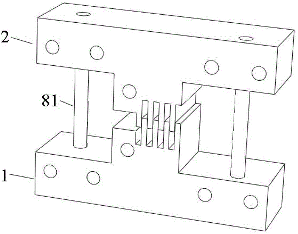 Clamping device for preventing compressive instability in sheet plane