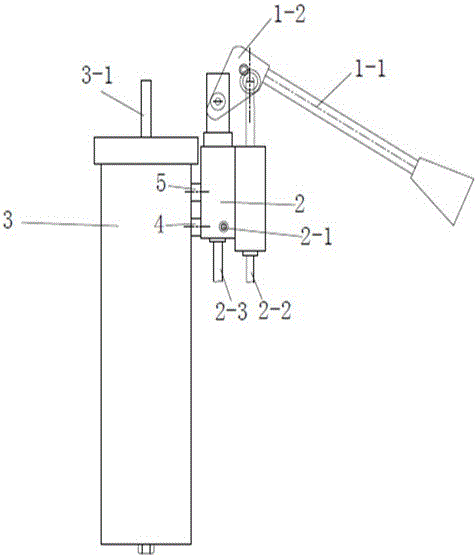 Hydraulic manual seawater desalting device for individual soldier