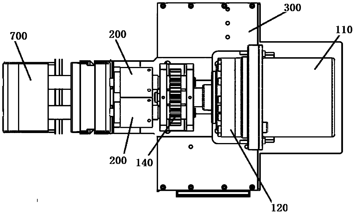 Screwing up device and live wire connecting device of puncturing wire clamp