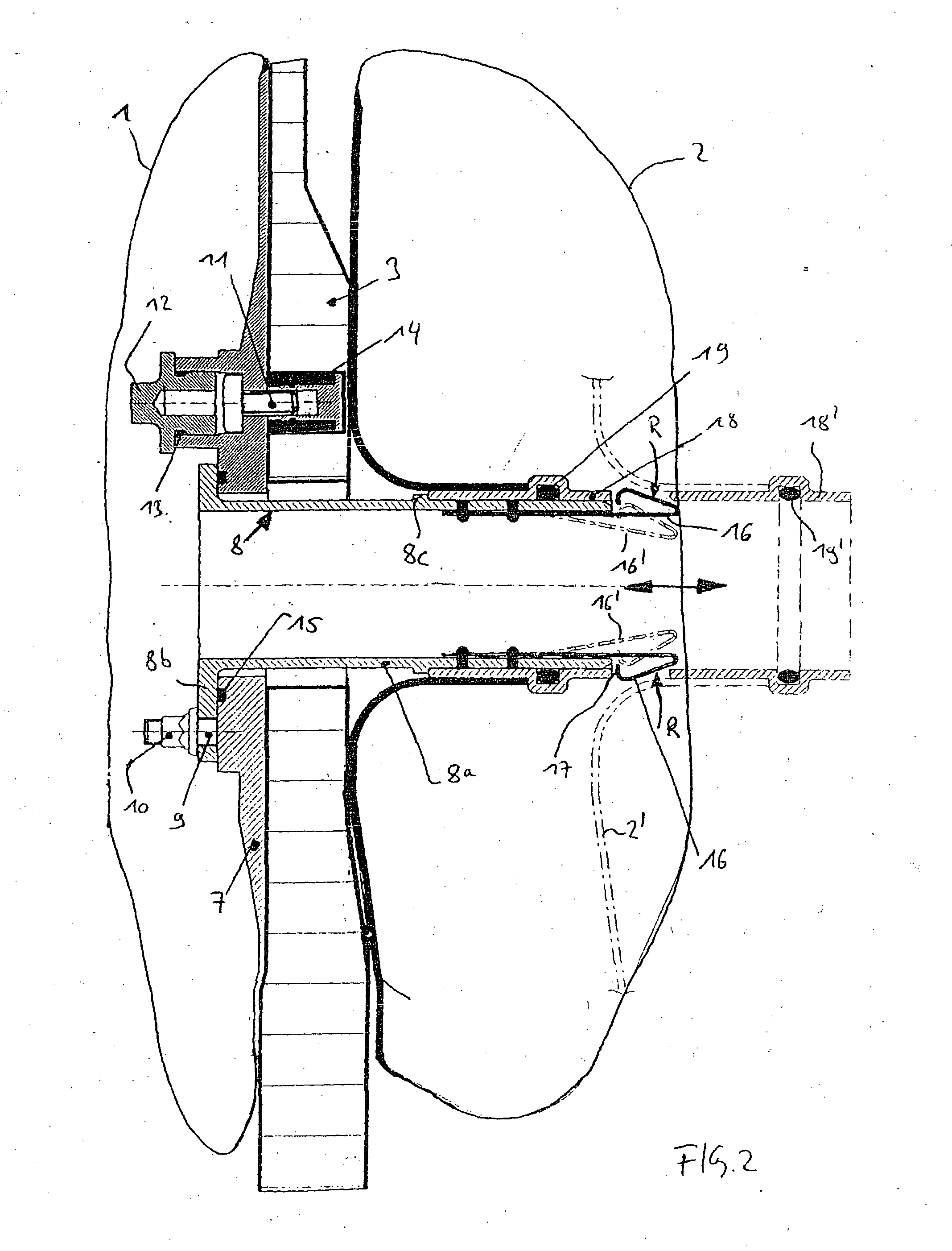 Connection arrangement to connect two flexible tanks of an aircraft