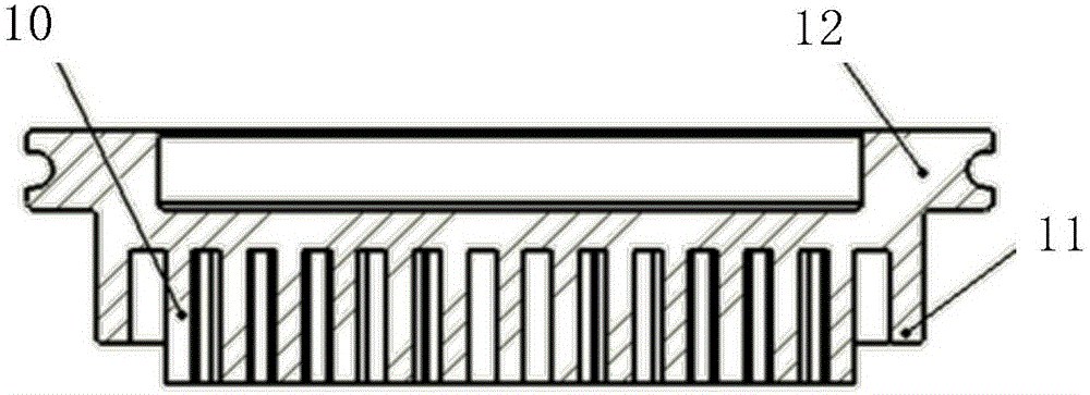 Energy-uniformly-distributed ultrasonic/megasonic cleaning device