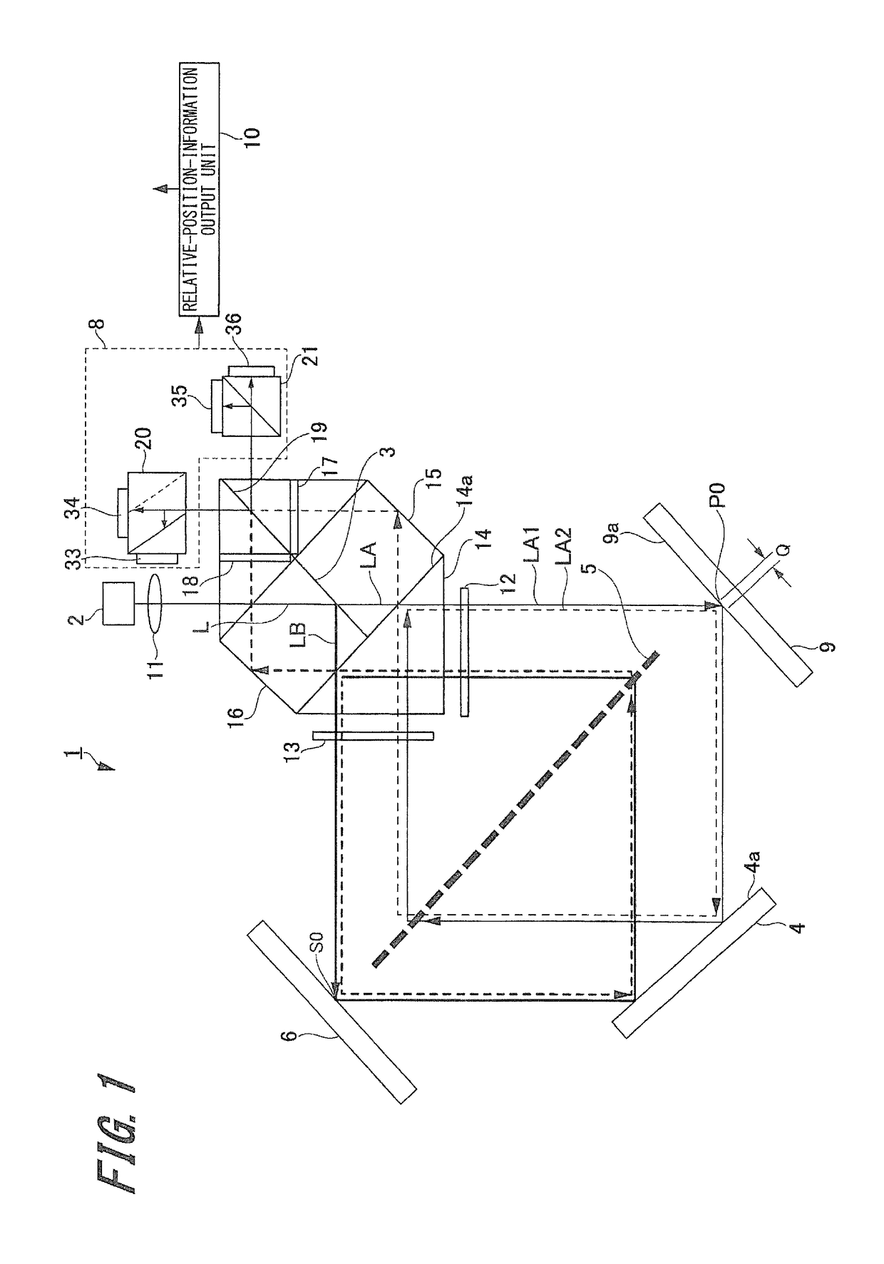 Displacement detecting device