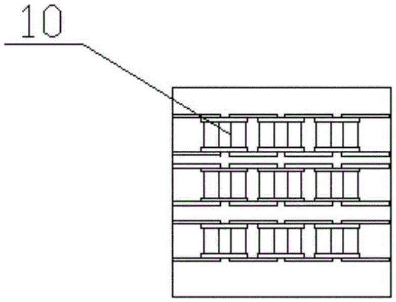 Raw material conveying device used for straw combustion