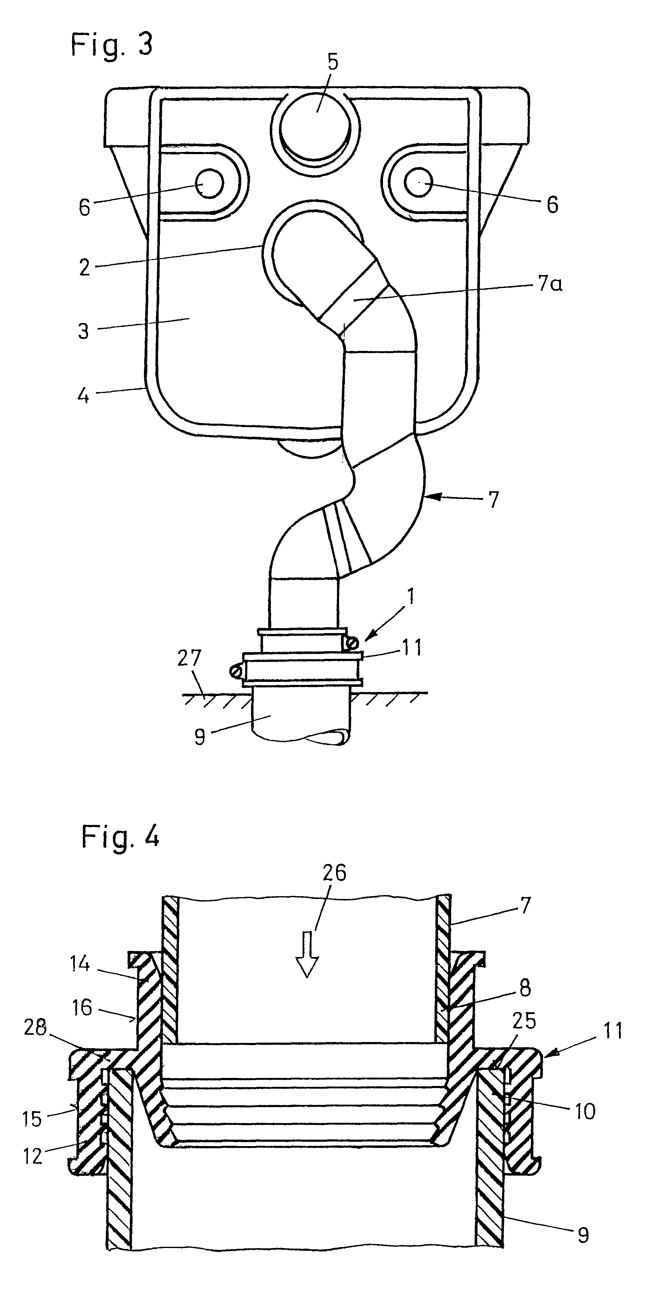 Connection between the intake end of a discharge pipe and the outlet end of a connection curve of a water toilet