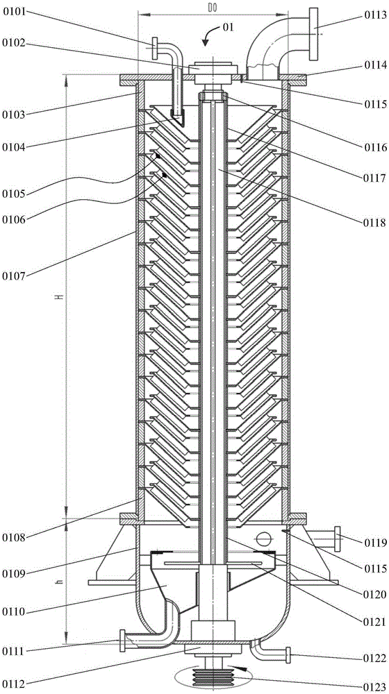 Multilayer disc type centrifugation and gravity film forming and differential speed pressure reduction low-temperature evaporation device