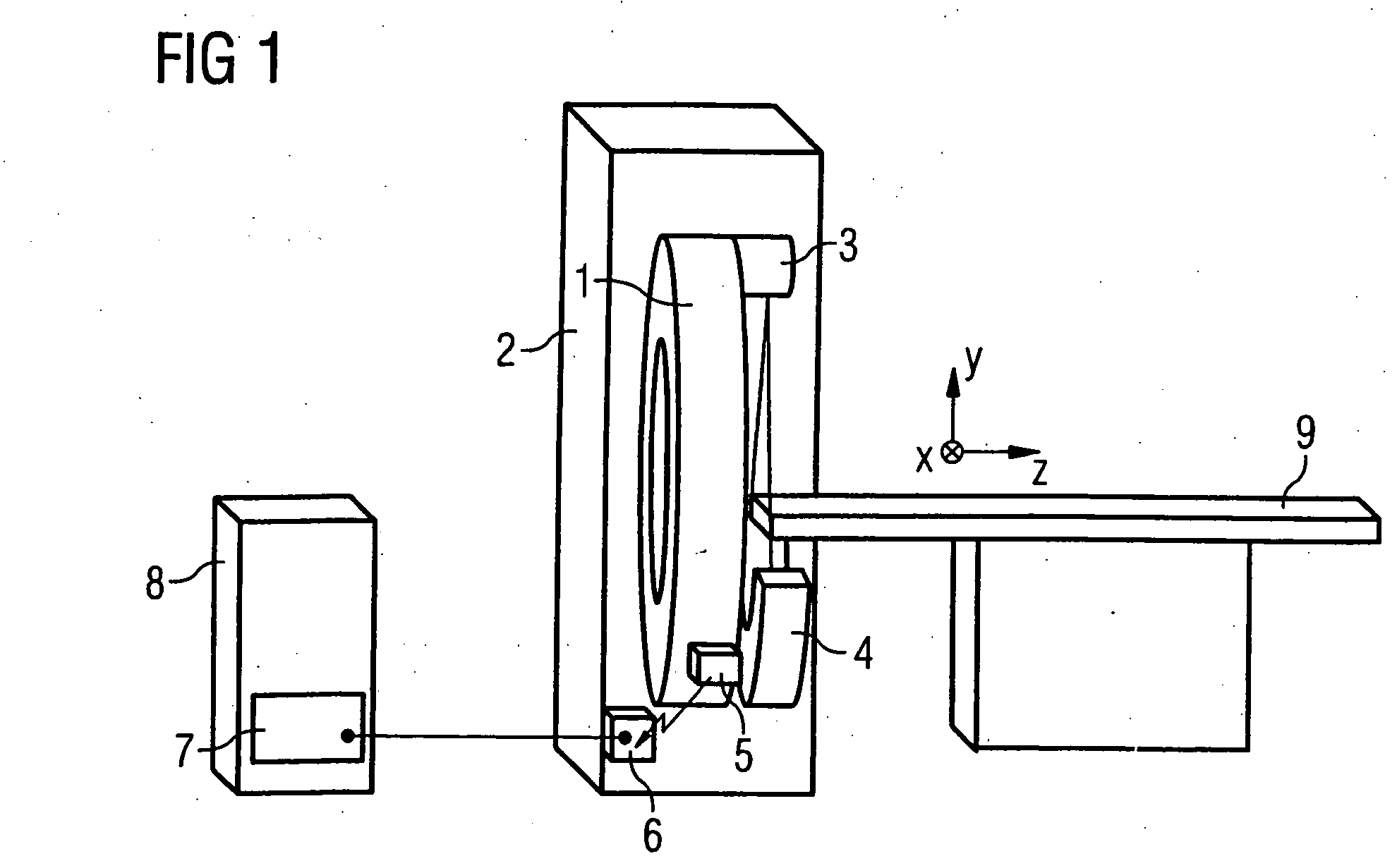 Device for non-contacting transmission of electrical signals between two relatively moving parts, with reduced perturbing radiation