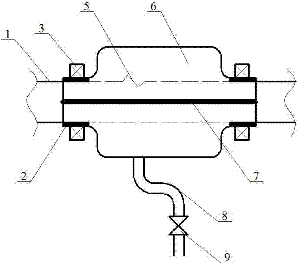 Device for quickly collecting oil and gas leaked from oil-gas pipeline