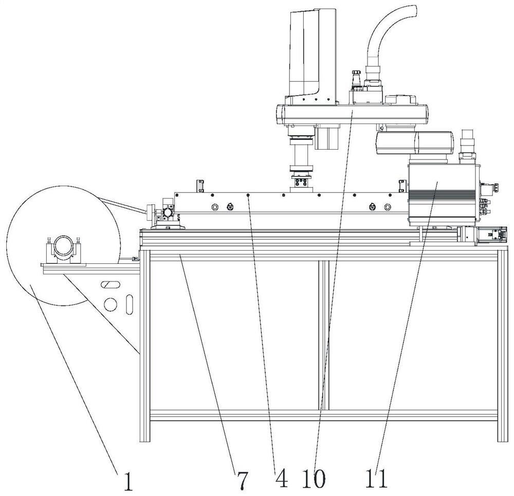 Automatic feeding device for tow carbon fiber materials