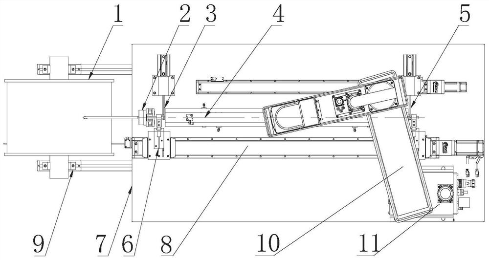 Automatic feeding device for tow carbon fiber materials