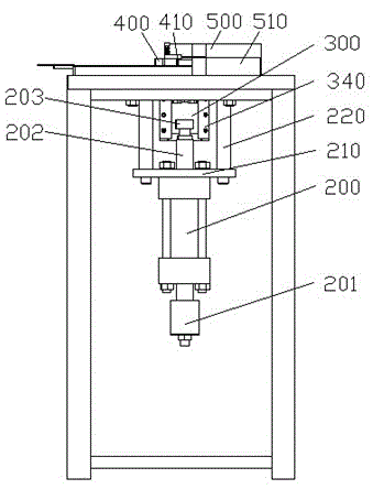 Inverted punching and riveting machine and riveting method thereof