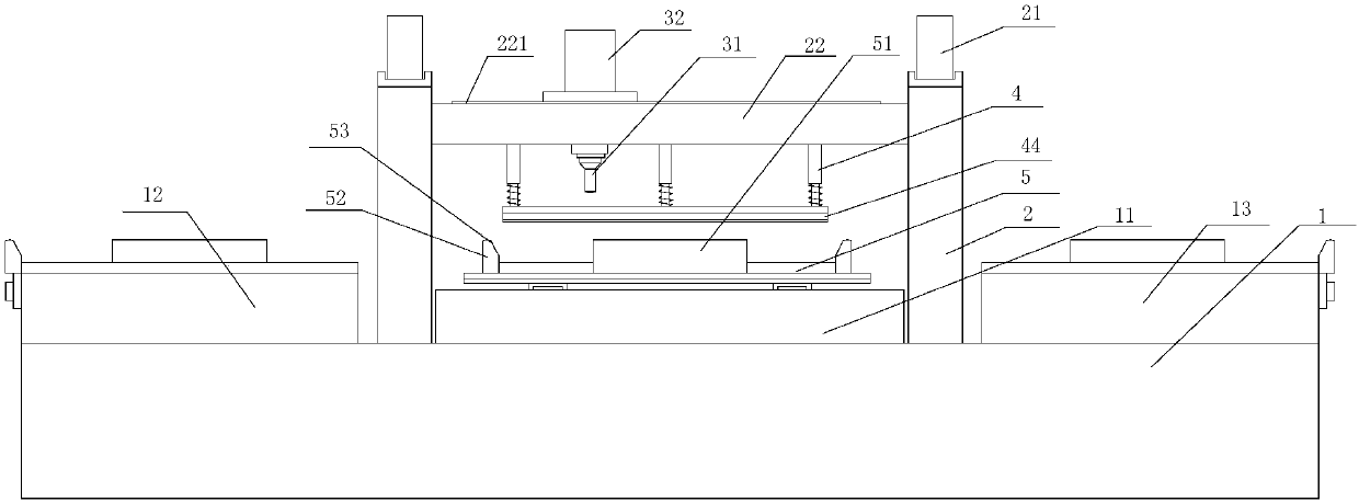 Hanging tag perforating device automatic loading and unloading