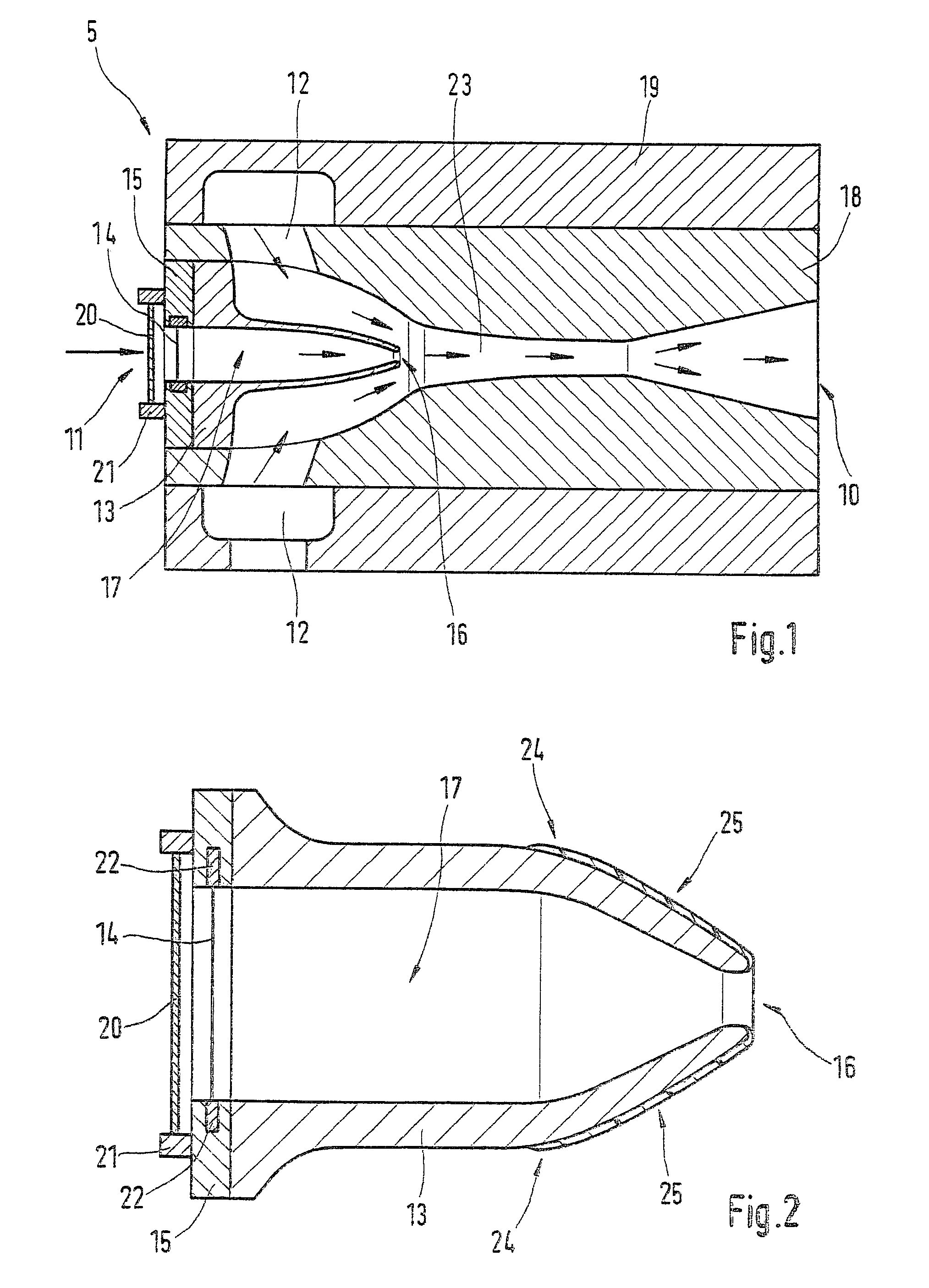 Device for mixing fluids