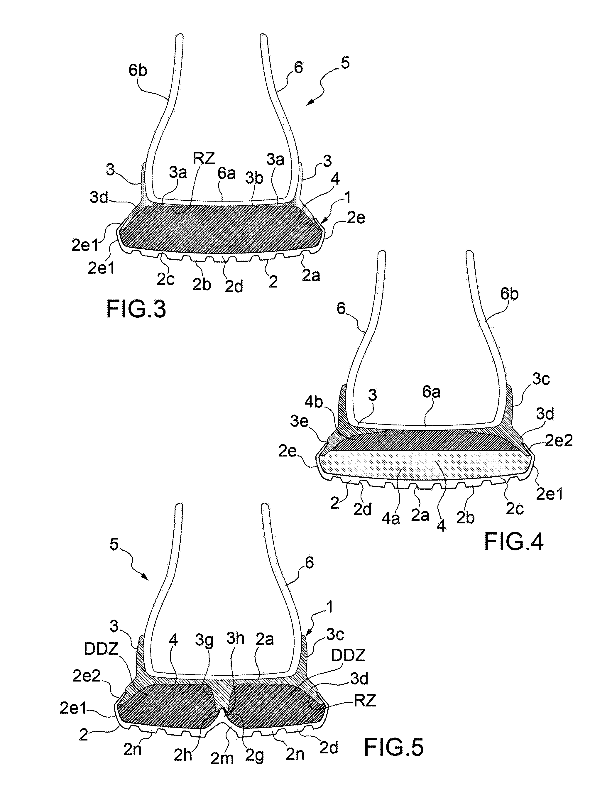 Shoe sole and a shoe comprising such sole