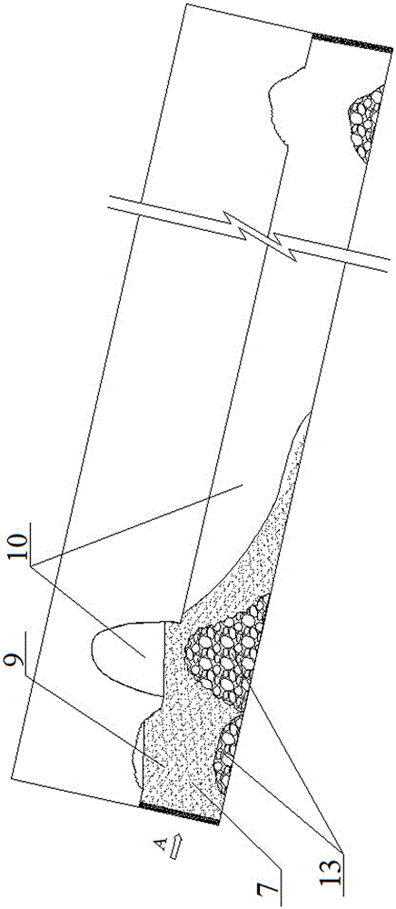 A filling method for the thick coal seam layered mining working face to pass through the old roadway of the lower layer