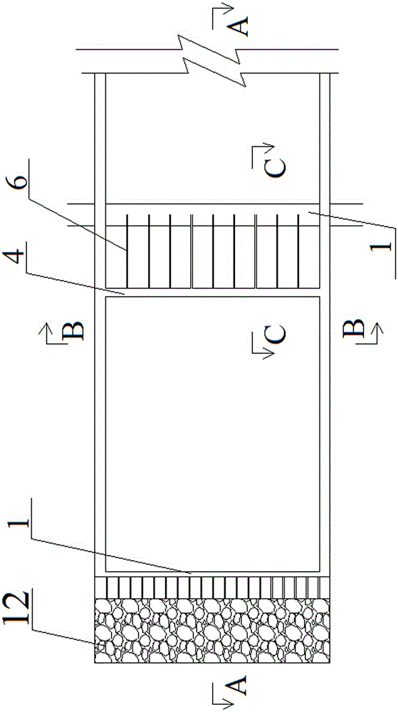 A filling method for the thick coal seam layered mining working face to pass through the old roadway of the lower layer