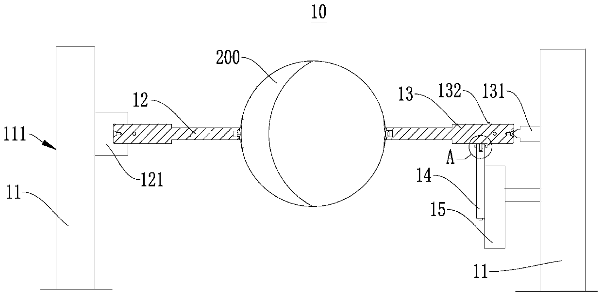 A filament winding auxiliary tooling and winding forming method