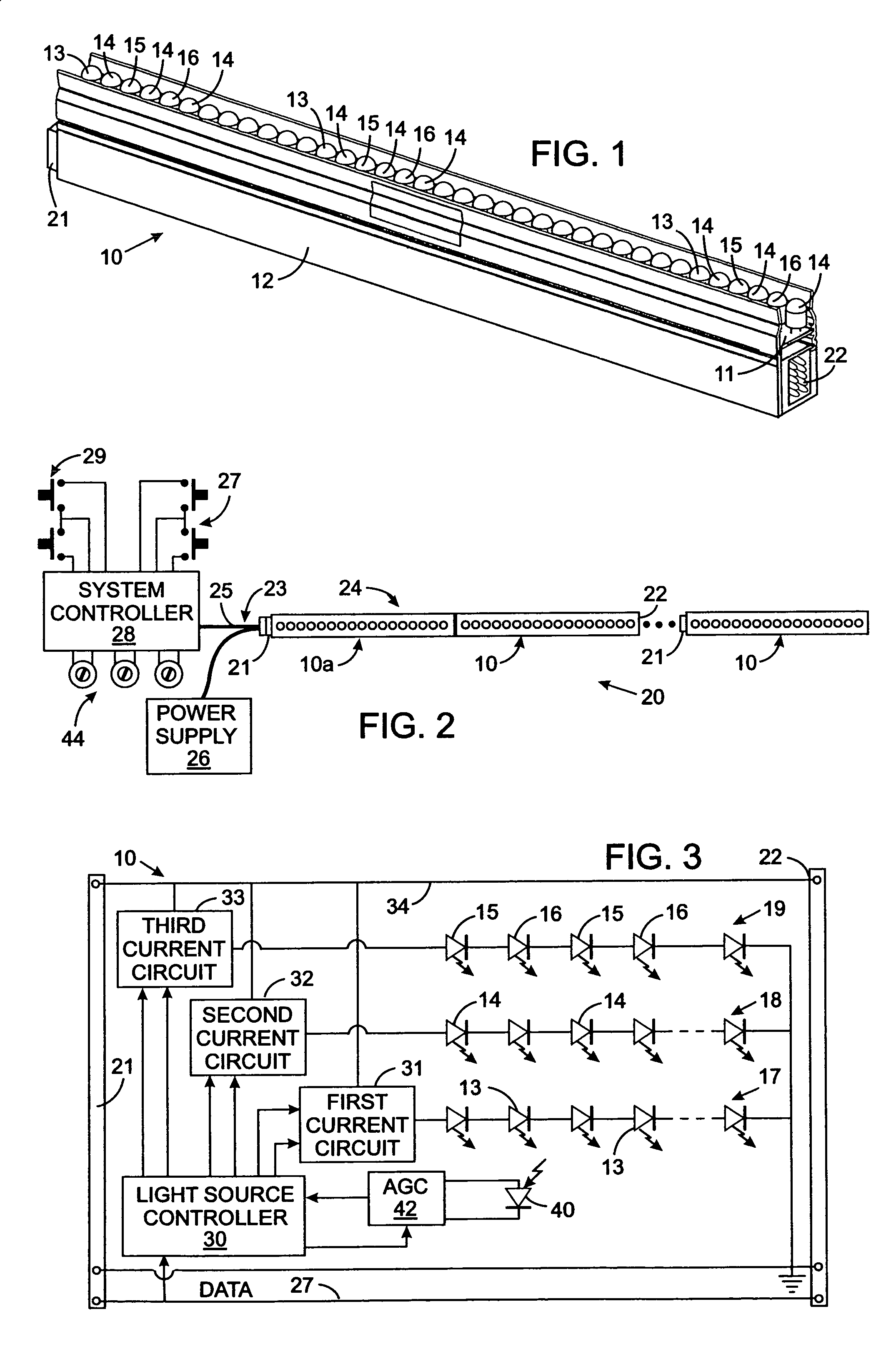 Lighting apparatus having a plurality of independently controlled sources of different colors of light