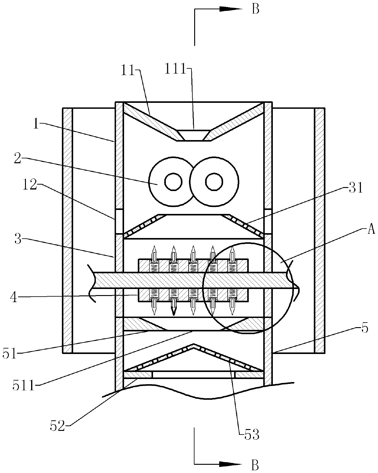 Uniform crushing device for rubber