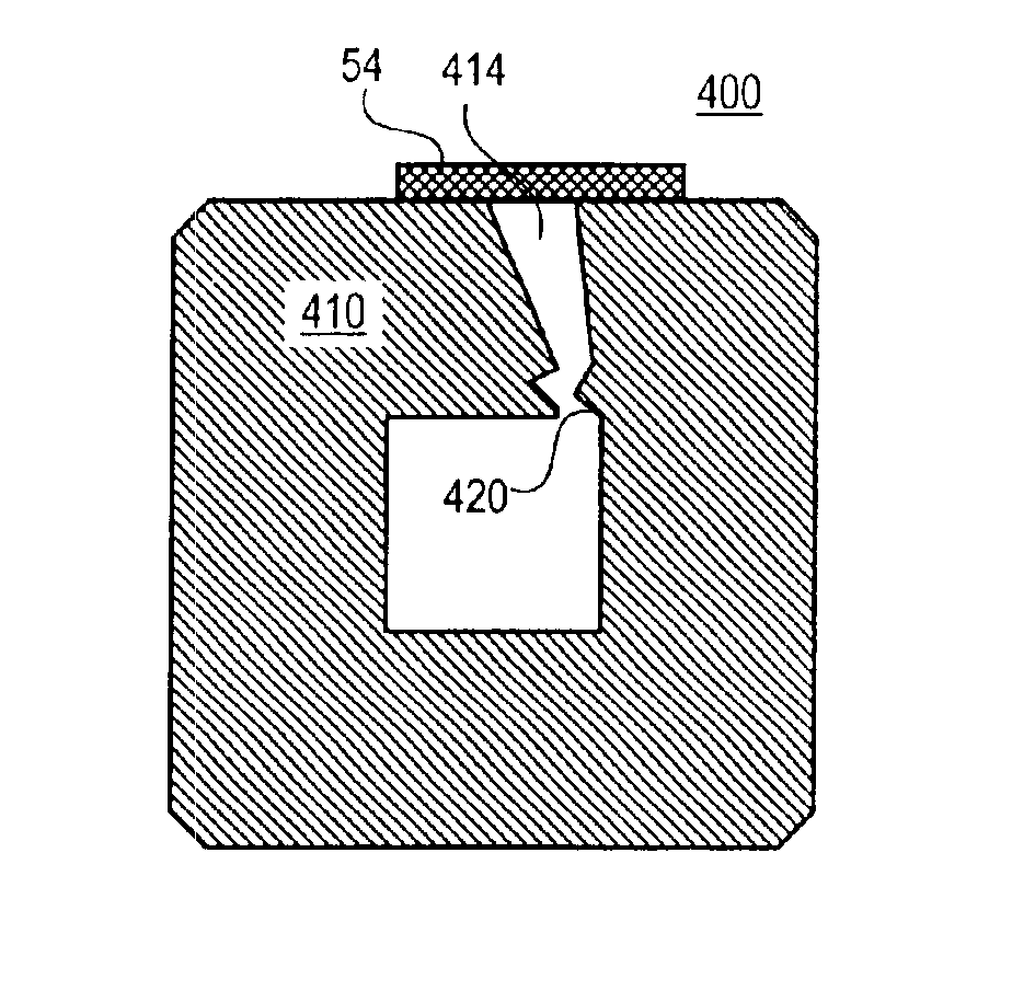 Gas sensor with slotted diffusive gas sample chamber