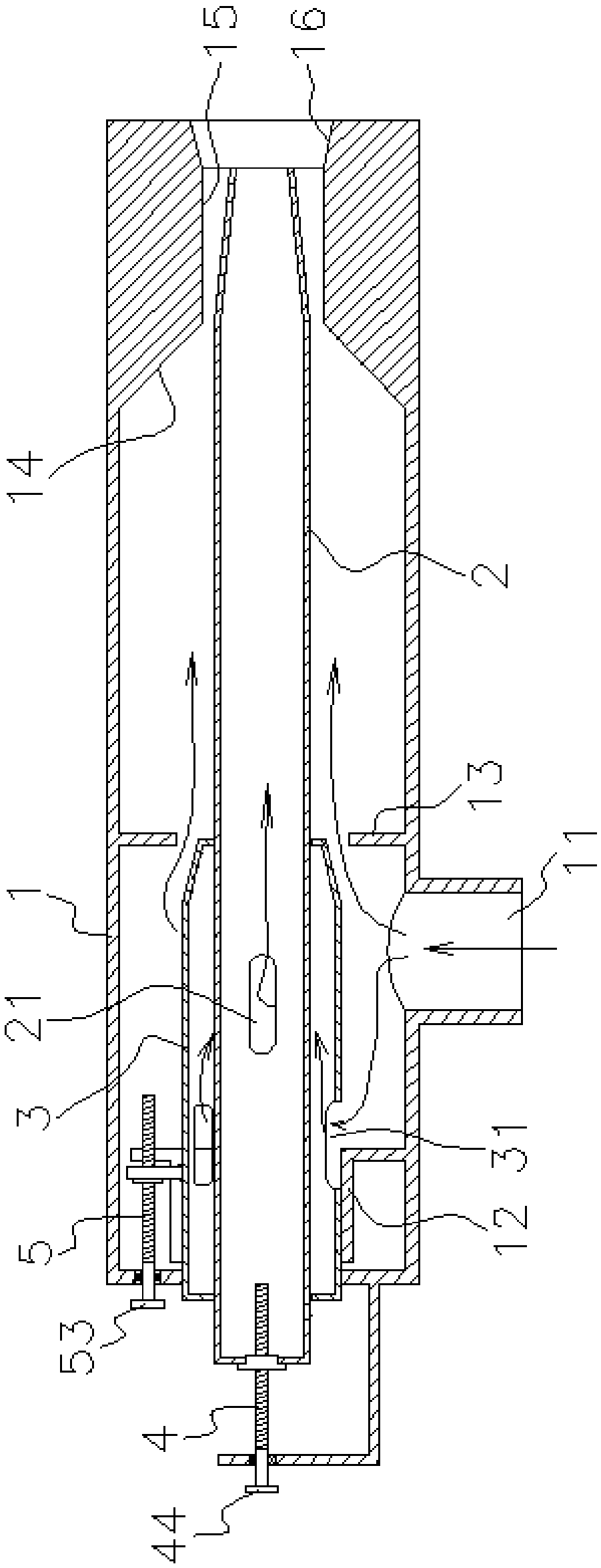 Low-NOx gas burner and flame adjusting method thereof