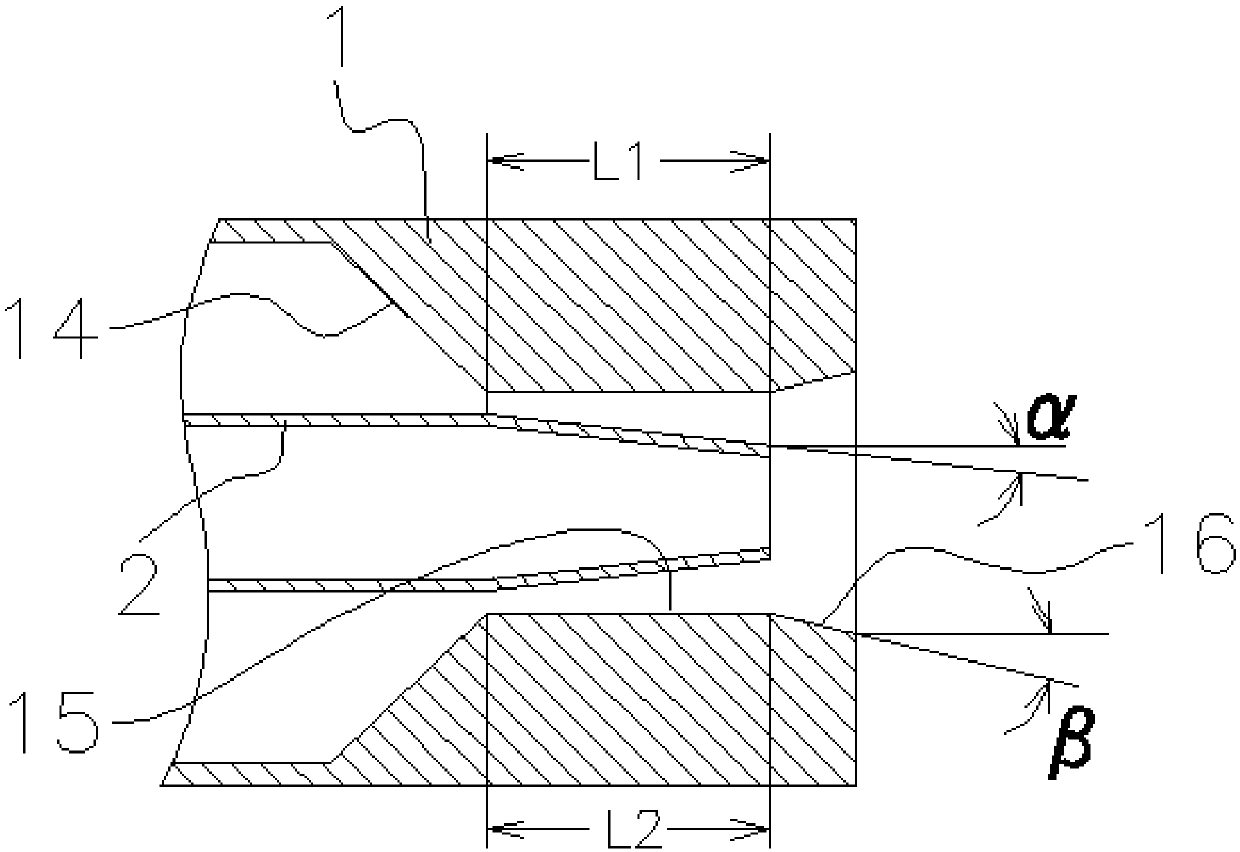 Low-NOx gas burner and flame adjusting method thereof