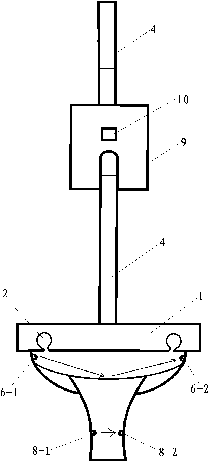 Squatting pan with excrement residue sensing cleaning apparatus