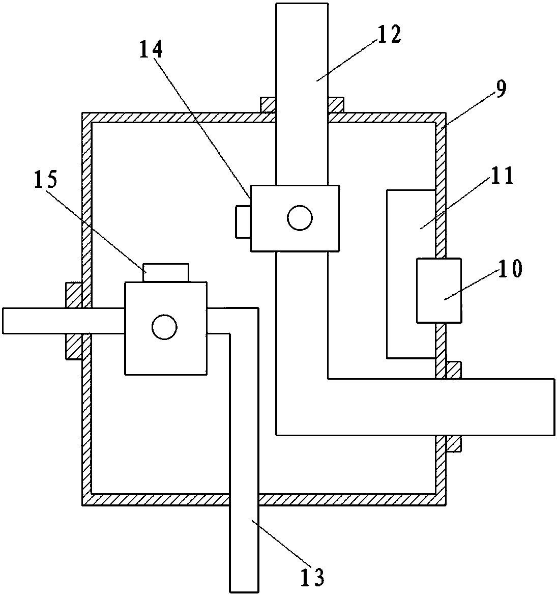 Squatting pan with excrement residue sensing cleaning apparatus