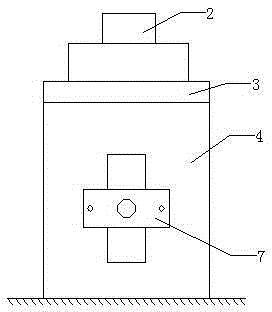 A self-centering universal closing tool for self-locking nuts