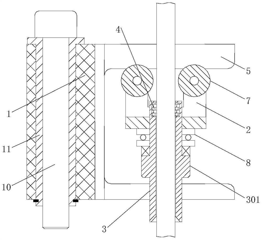 High-degree-of-freedom self-centering painting mold