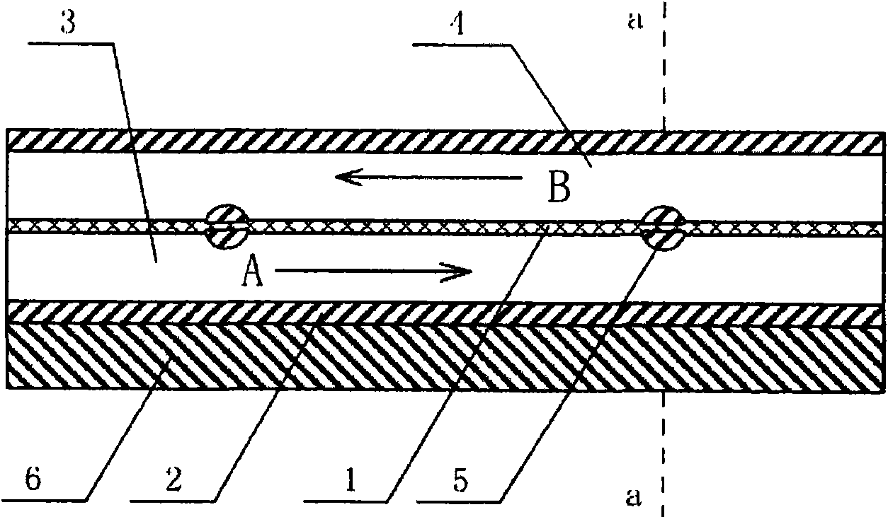 Heat exchanger using microporous hydrophobic membrane for strengthening heat exchange