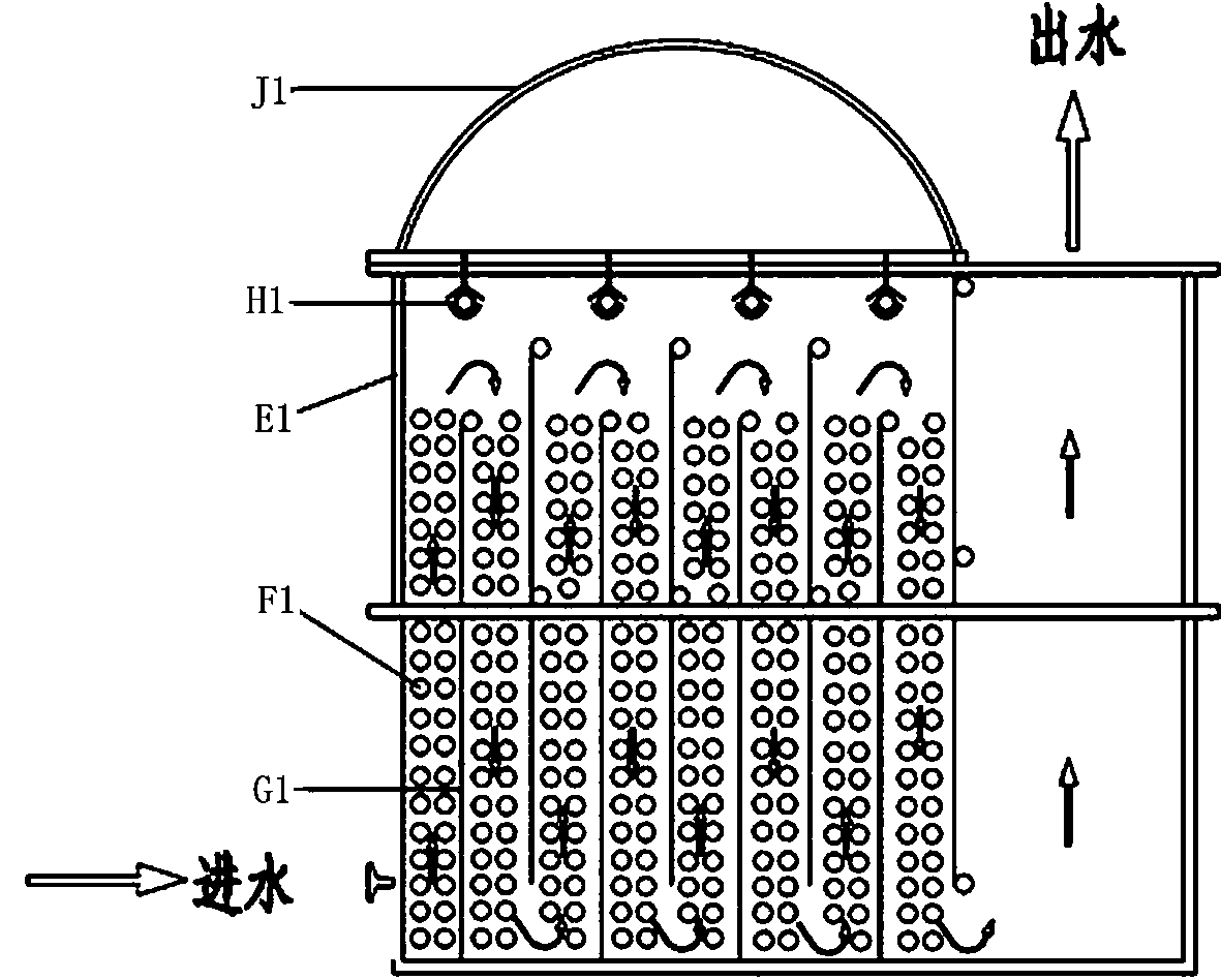 Device and method for treating high density organic waste water by multiphase photocatalysis combined film bioreactor