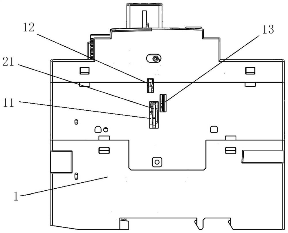 Motor protector equipped with auxiliary device