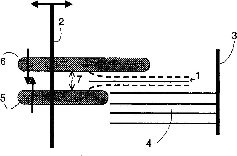 Device and method for forming a stack of sheets on a delivery surface