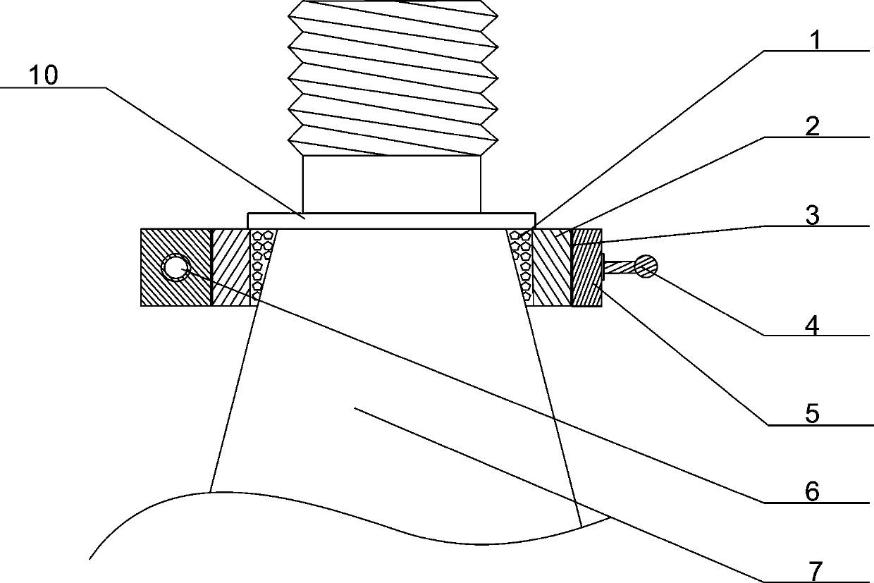 Auxiliary cleaning device for outer surface of bottle body