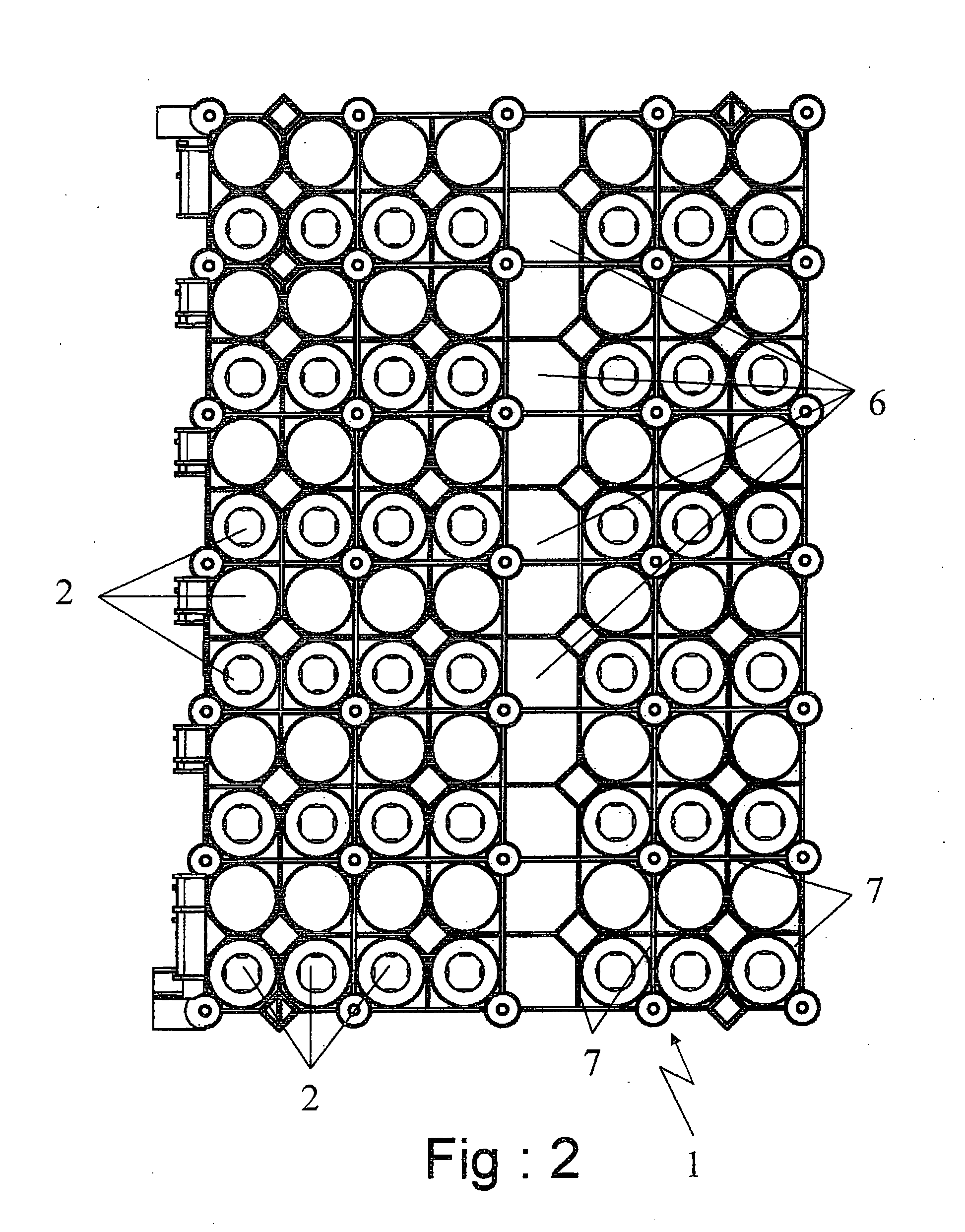 Battery consisting of a plurality of cells positioned and connected together without welding