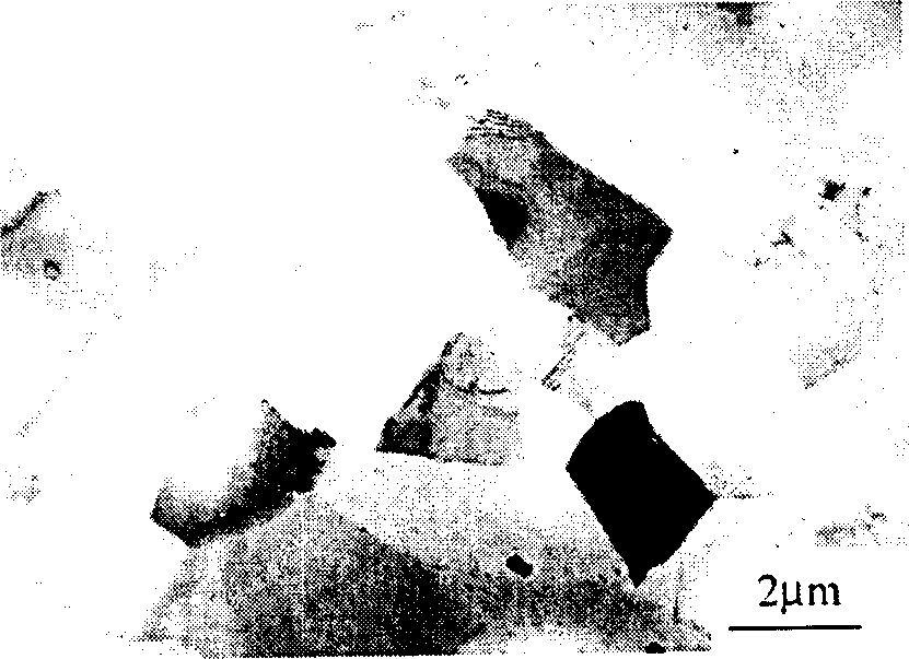 Two-stage forced solution treatment method for high strength deformed aluminum alloy