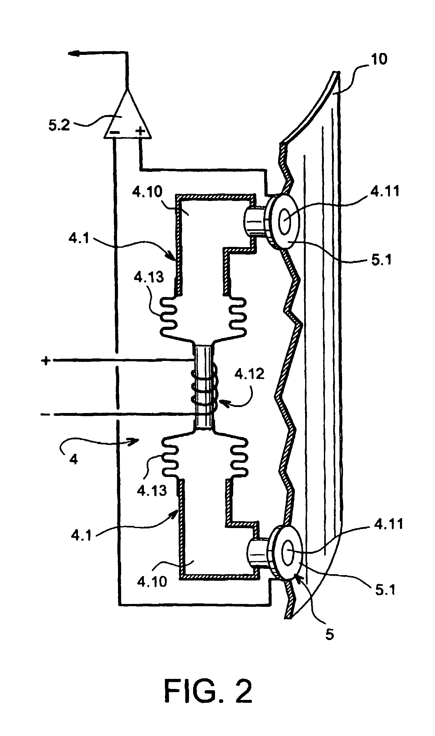 Process and device for prospecting a porous geological formation