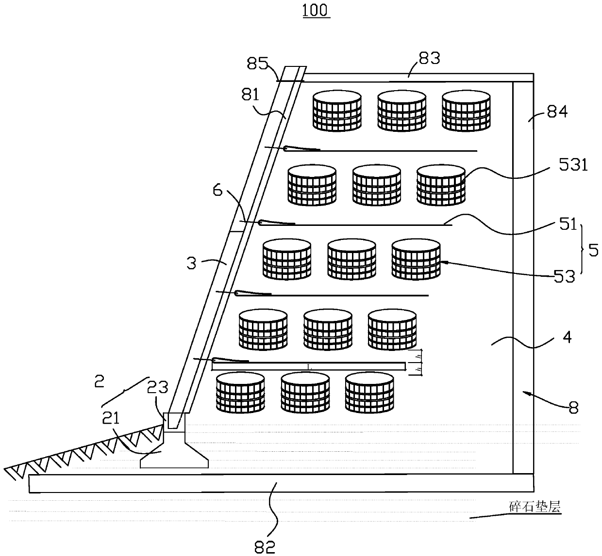 Fabricated solid reinforced earth retaining wall and construction method thereof