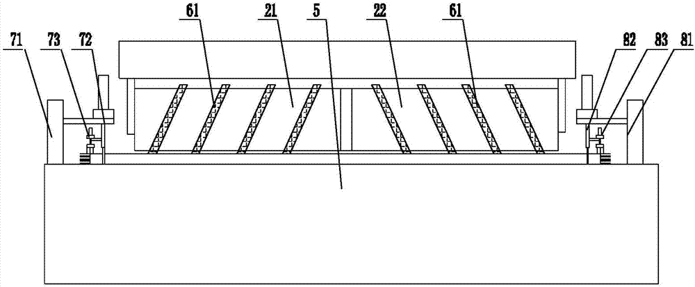 Surface pleat-removing equipment for coiled gray cloth